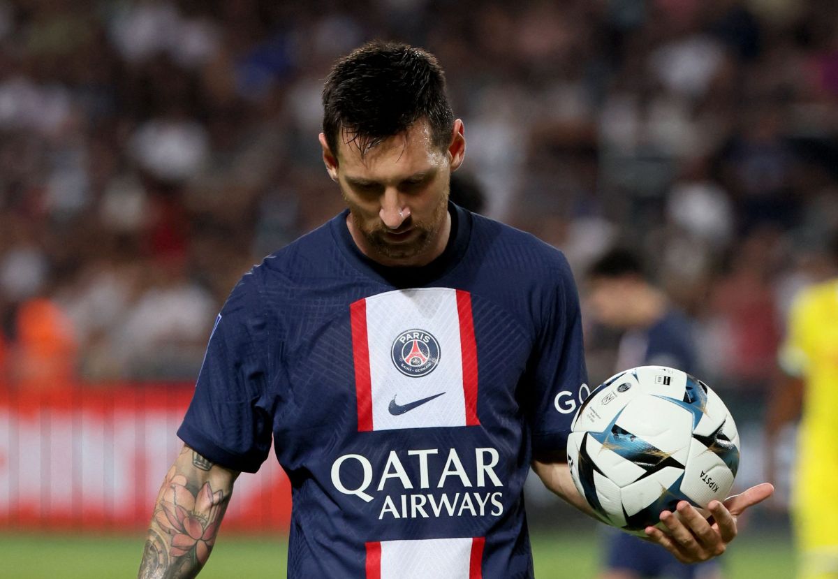 Lionel Messi es objeto de críticas por abusar del uso del avión.