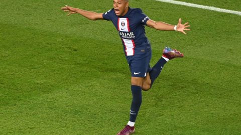 Kylian Mbappé celebra uno de sus dos goles durante el encuentro de Champions League ante Juventus.