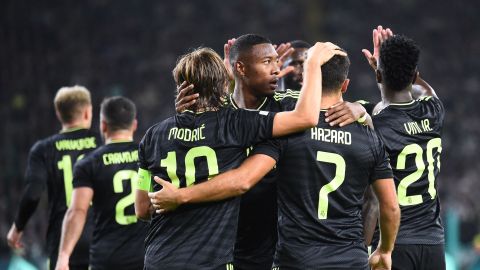 Luka Modric (#10) cepebra junto a sus compañeros el segundo gol del partido del Real Madrid ante Celtic.