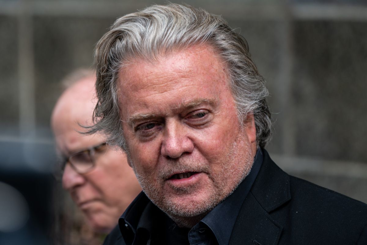 Steve Bannon surrenders to the New York State Attorney’s Business office for fraud and conspiracy