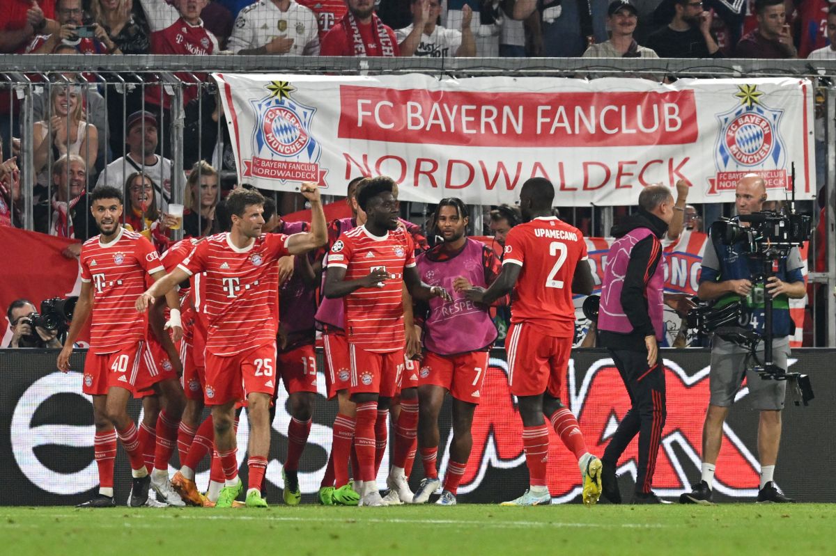 Bayern Múnich celebra la victoria ante FC Barcelona en la UEFA Champions League 2022.