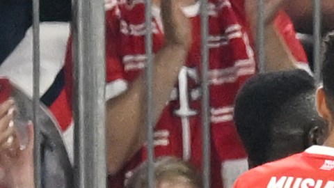Lucas Hernández celebra con sus compañeros el primer gol del Bayern Munich ante FC Barcelona.