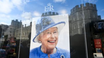 La familia real británica publicó el retrato final de la Reina.