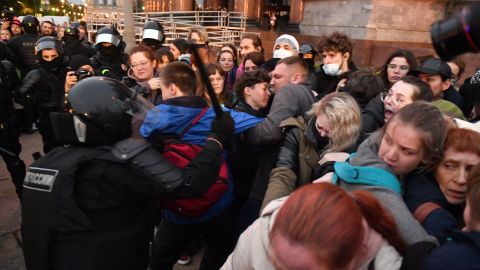 Manifestaciones en contra de la guerra de Putin en San Petersburgo.