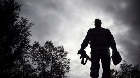 Ruslan Zinin disparó a quemarropa a un militar ruso.