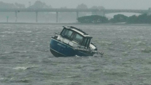 Un barco de inmigrantes cubanos se hundió debido al huracán Ian.
