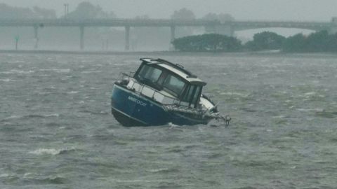 Un barco de inmigrantes cubanos se hundió debido al huracán Ian.