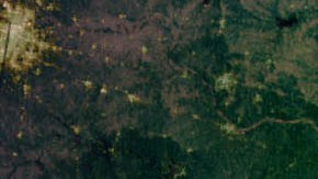 Un "cazador de tormentas" filmó desde el ojo del huracán Ian.