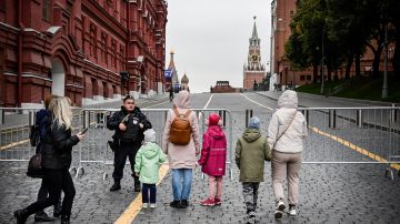 Miles de rusos escapan de su país para evitar pelear la guerra de Putin.