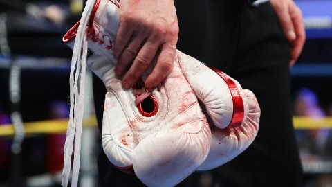 Boxeador colombiano Luis Andrés Quiñones fue noqueado en el octavo asalto.