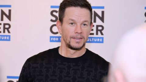 Mark Wahlberg está maravillado con los lujos que ofrece el Summit Club.