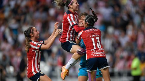 Jugadoras de Chivas poseen casi récord inmaculado de 13 victorias y una derrota en 14 encuentros de la Liga MX femenil.