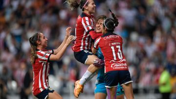 Jugadoras de Chivas poseen casi récord inmaculado de 13 victorias y una derrota en 14 encuentros de la Liga MX femenil.