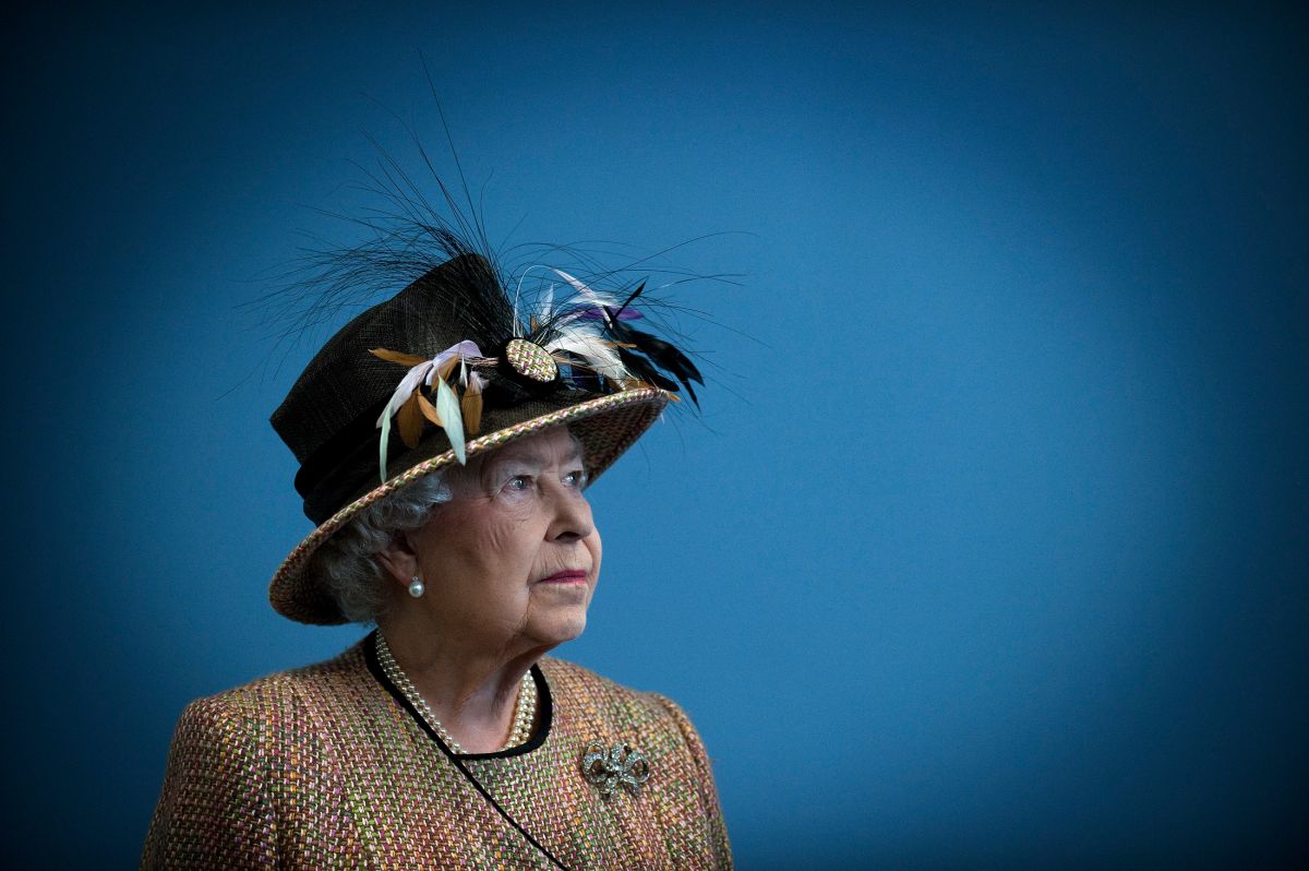 Miles de personas despiden a la reina Isabel II.