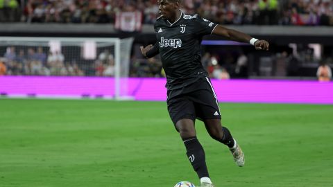 Paul Pogba decidió este lunes terminar con la terapia conservadora que seguía para recuperarse de su lesión en el menisco de su rodilla derecha.