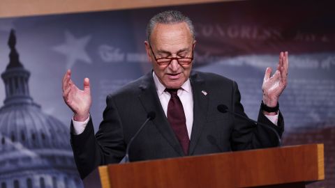 El senador Chuck Schumer ha apoyado otros proyectos migratorios.