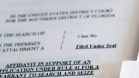 Un perito especial revisará los documentos hallados por el FBI en Mar-a-Lago.