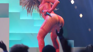 Anitta en los MTV VMAs.