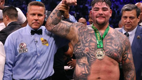 El juez decreta la victoria de Andy Ruiz ante Luis Ortiz.