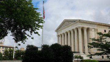 La Corte Suprema complicó ciertos procesos en tribunales federales para decenas de inmigrantes.