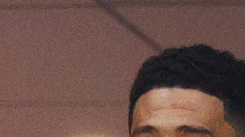Devin Booker y su novia Kylie Jenner comparten durante la final del US Open 2022 entre Carlos Alcaraz y Casper Ruud.