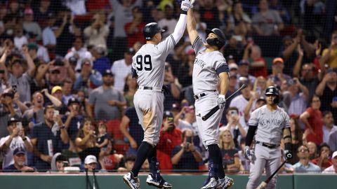 Aaron Judge (L) y Giancarlo Stanton (R) fueron los protagonistas de la victoria ante Pirates.