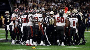 Jugadores de Tampa Bay Buccaneers y New Orleans Saints se enfrascan en una golpiza durante la jornada de este domingo en la NFL.