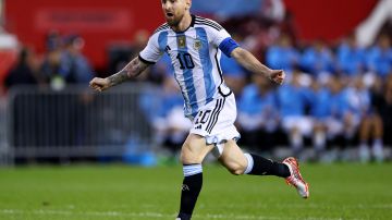 Lionel Messi celebra el segundo gol del partido amistoso de Argentina ante Jamaica.