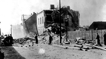 Octubre de 1939: Una calle de Varsovia, con la devastación que dejó la invasión y ocupación alemana.