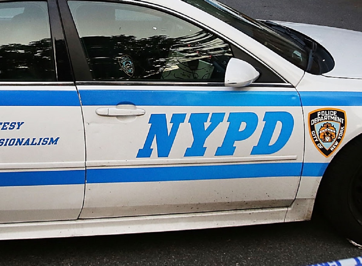 La NYPD encontró un martillo manchado de sangre en el apartamento en El Bronx.