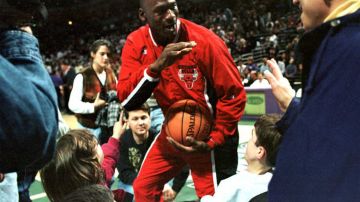 Michael Jordan antes de un partido con Chicago Bulls en 1992.