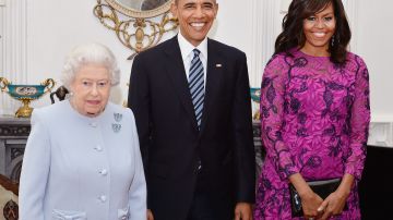 La reina Isabel II junto a Barack y Michelle Obama.
