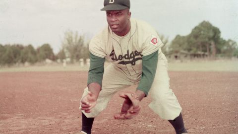 Jackie Robinson durante la temporada de 1951 con Brooklyn Dodgers.