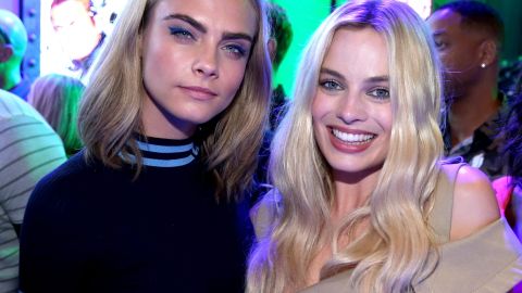 Cara Delevingne y Margot Robbie.