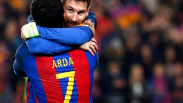 Arda Turan jugó con Messi en el FC Barcelona.