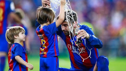 Gerard Piqué y sus hijos