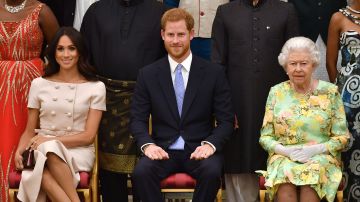 Meghan Markle, el Príncipe Harry y la reina Isabel II.