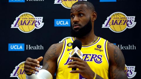 LeBron James inicia su temporada 20 en la NBA con la mira puesta en el récord de Kareem Abdul-Jabbar