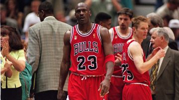 Michael Jordan (23) en la final de la NBA de 1997 entre Bulls y Jazz.