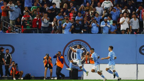 New York City FC derrotó al Red Bulls con goles de Callens y Santiago Rodríguez