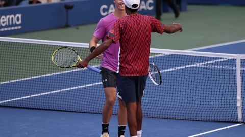 El estadounidense Rajeev Ram y el británico Joe Salisbury, celebran su triunfo sobre los colombianos.