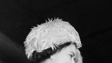 FOOTABLL-WORLD CUP-1966-ENGLAND-QUEEN ELIZABETH-MOORE