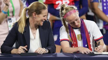 Selección femenina de Estados Unidos firma acuerdo histórico para la igualdad salarial