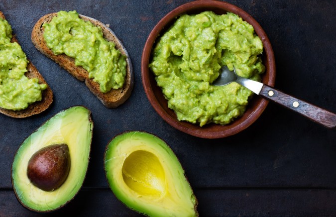 Aguacate en tostadas integrales