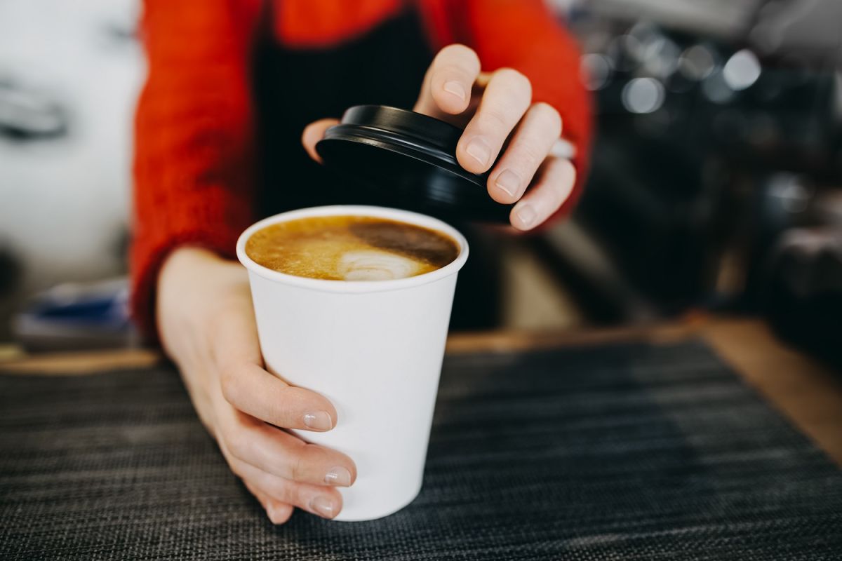 Investigadores encontraron que la cafeína conduce a la impulsividad de compra. 