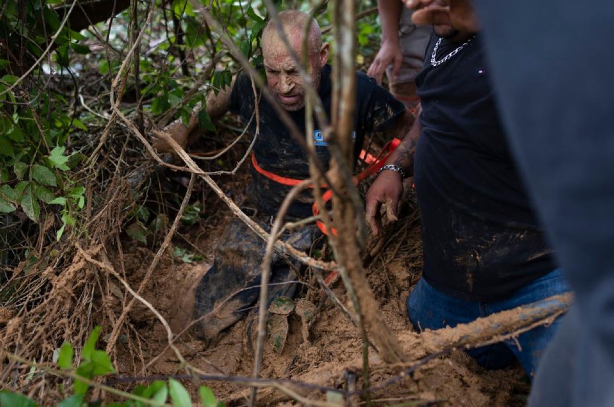 Damnificado por huracán Fiona en el centro de Puerto Rico queda enterrado en el fango por segunda vez; pasó dos horas atrapado