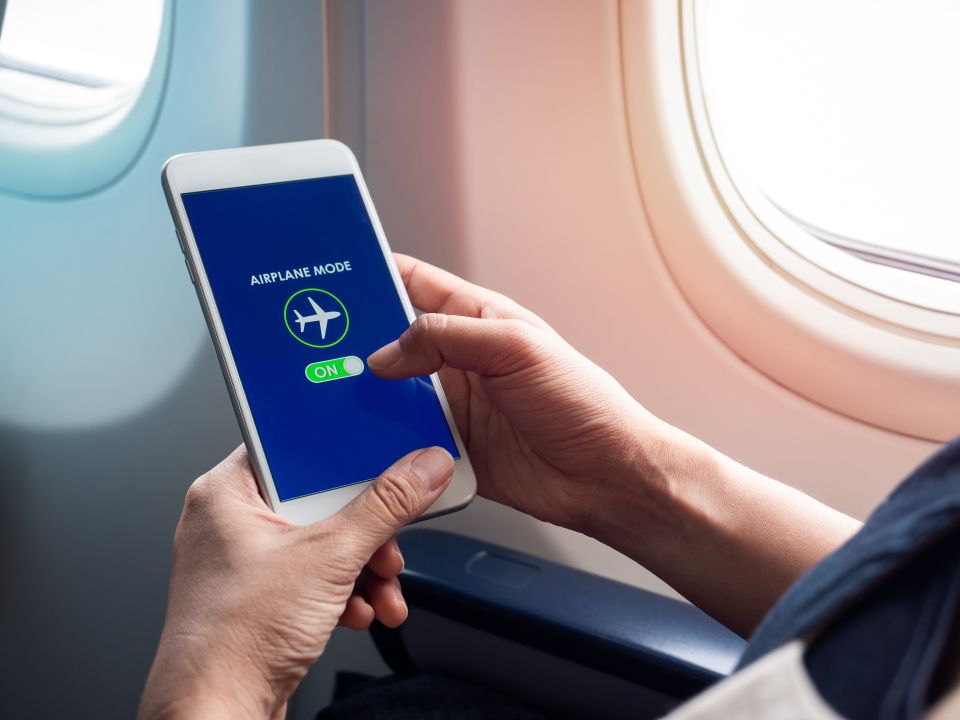 The real reason to put the cell phone in airplane mode when we fly