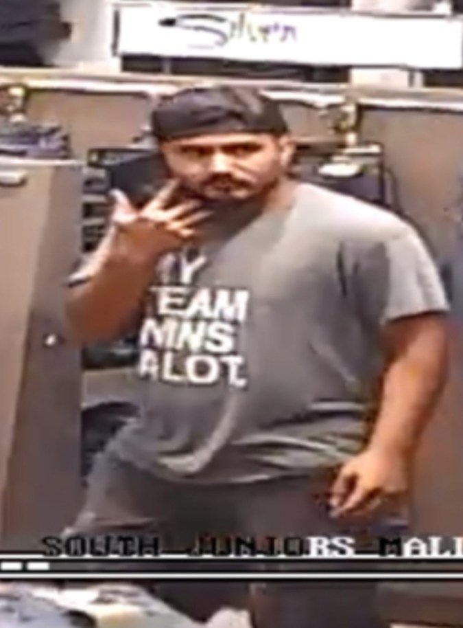 Sospechoso de tomarle fotos a mujeres en vestidores de tienda por departamento en Wichita, Texas. (Foto: cortesía de Departamento de Policía de Wichita)