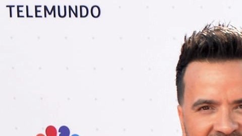 El cantante Luis Fonsi junto a su esposa, Agueda López.