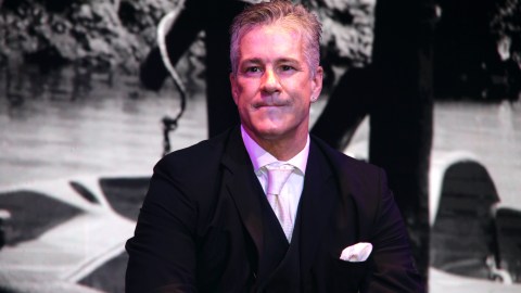 El actor Fernando Carrillo se mantiene en forma para compartir fotos en OnlyFans.